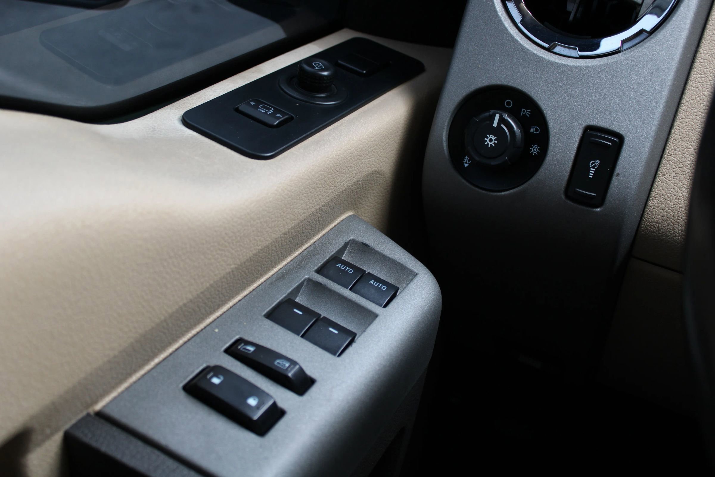 Used 2013 Ford F250 Lariat w/ Lariat Interior Pkg image 18