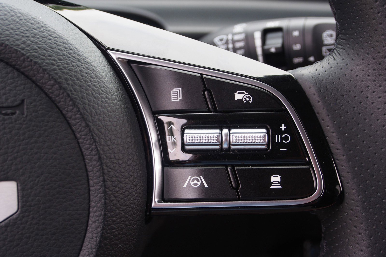 Used 2025 Kia Seltos SX w/ SX Sunroof Package image 23