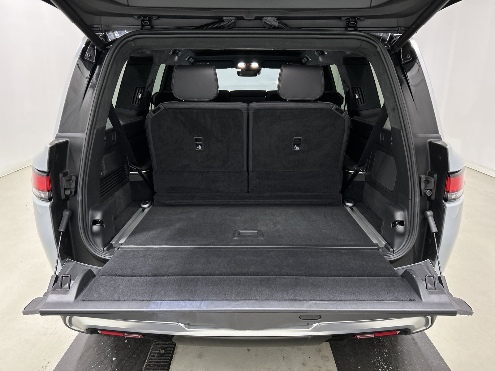 Used 2024 Rivian R1S Adventure AWD/4WD image 15