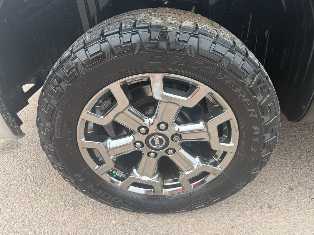 Used 2017 Nissan Titan SV image 9