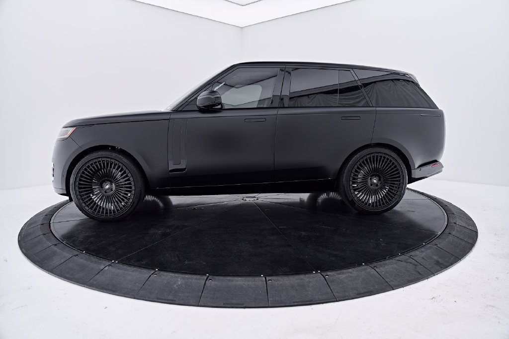 Used 2025 Land Rover Range Rover SE AWD/4WD image 9