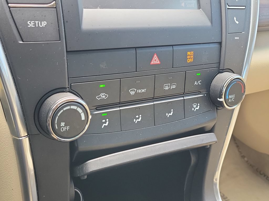 Used 2017 Toyota Camry XLE FWD image 16