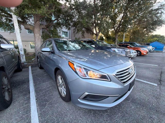 Used 2017 Hyundai Sonata SE w/ Cargo Package FWD image 5