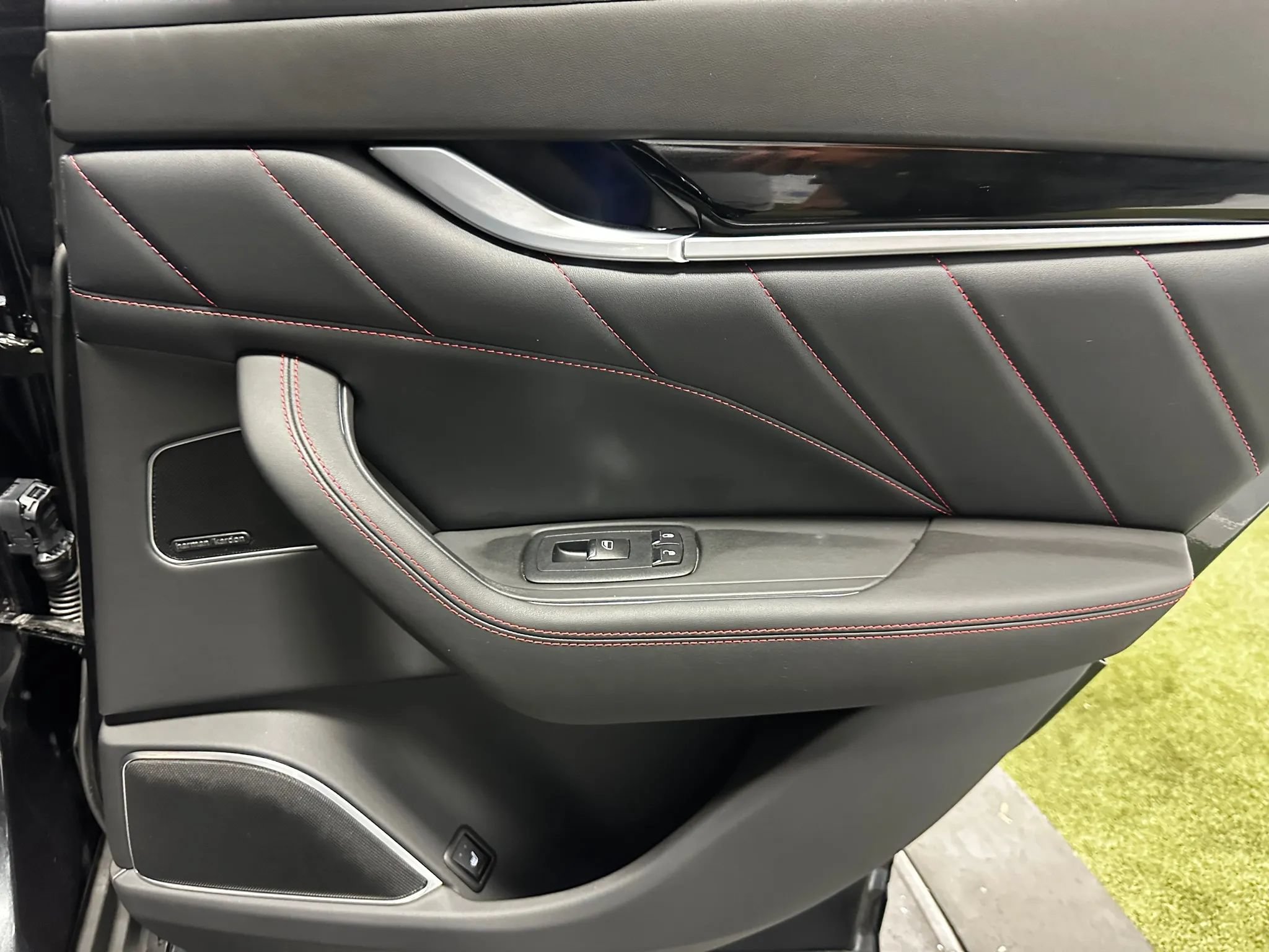 Used 2024 Maserati Levante GT Ultima AWD/4WD image 22