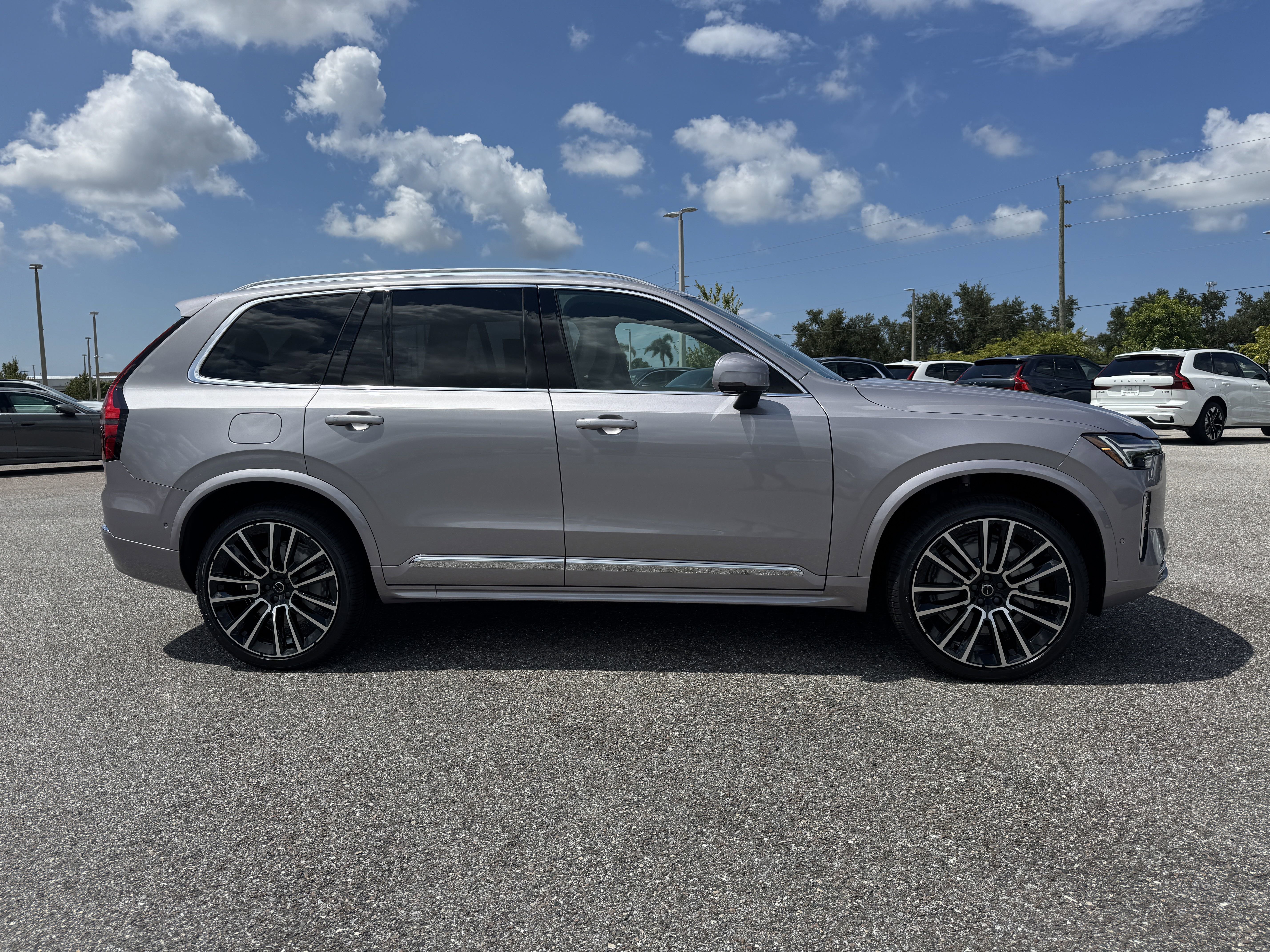 New 2026 Volvo XC90 B6 Plus image 2