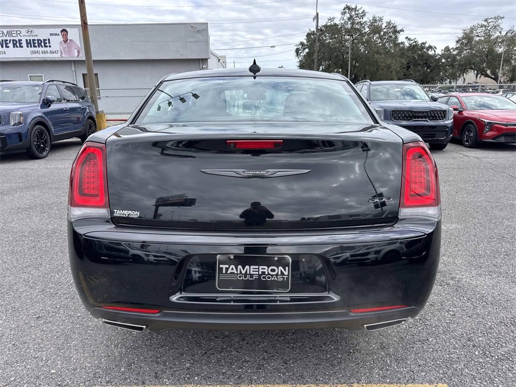 Used 2022 Chrysler 300 Touring w/ Sport Appearance Package image 13