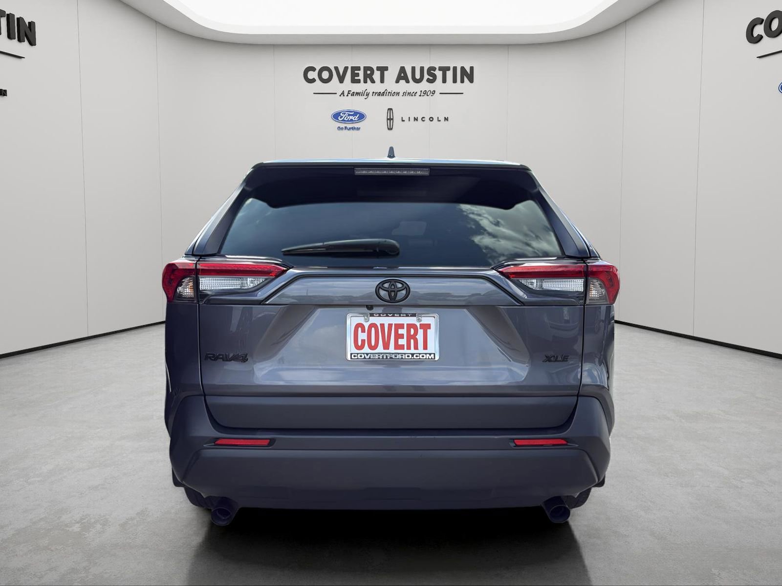 Used 2025 Toyota RAV4 XLE w/ Convenience Package FWD image 4