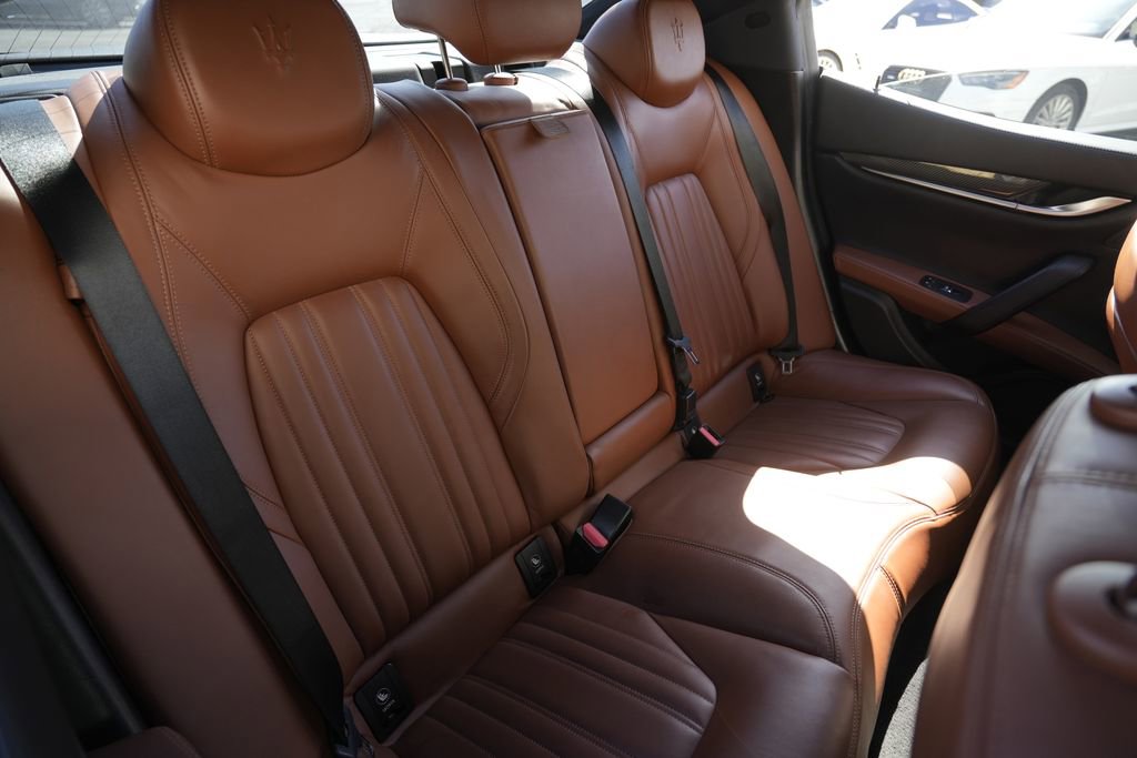 Used 2015 Maserati Ghibli S Q4 AWD/4WD image 28