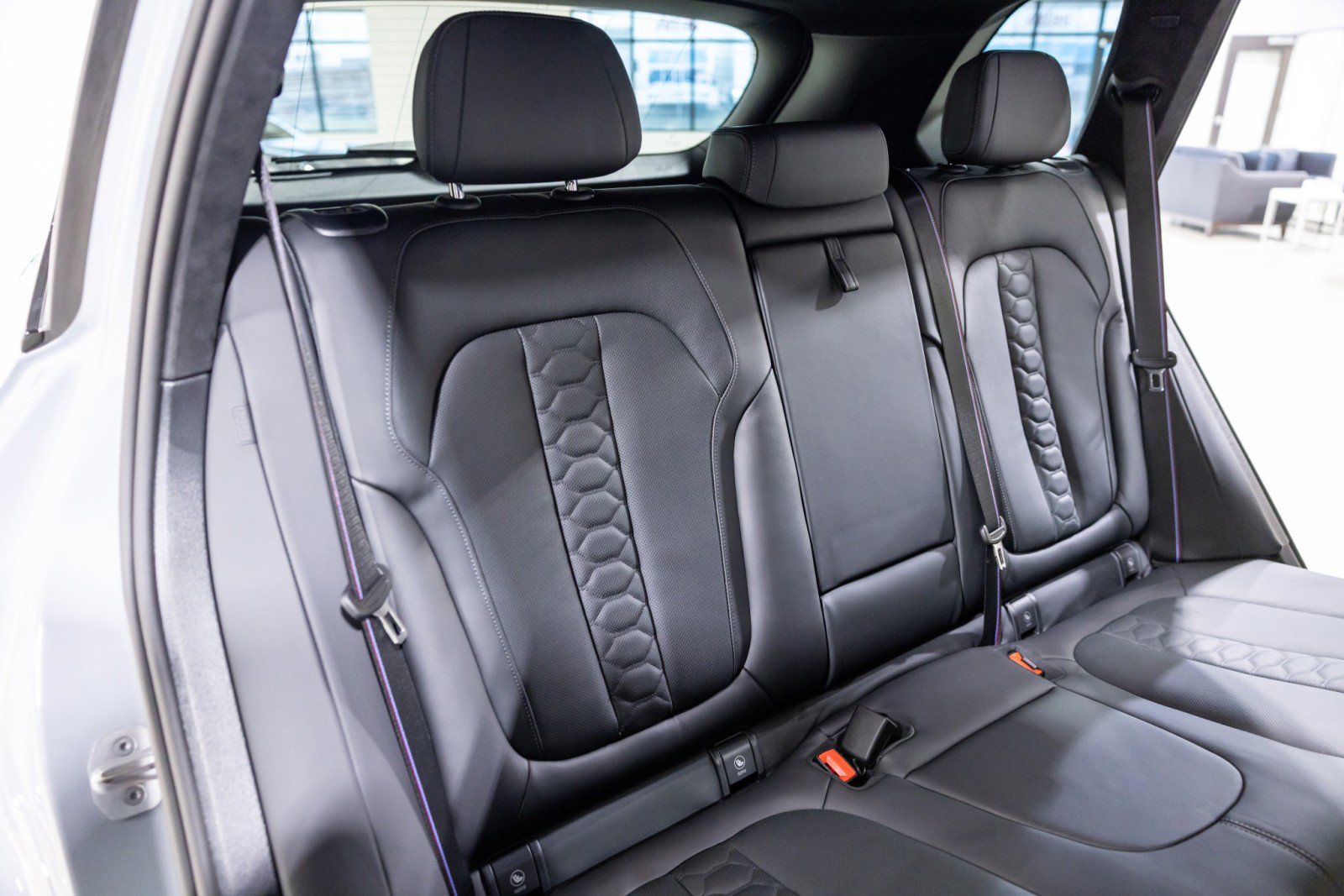 Used 2026 BMW X5 M Competition w/ Executive Package image 31