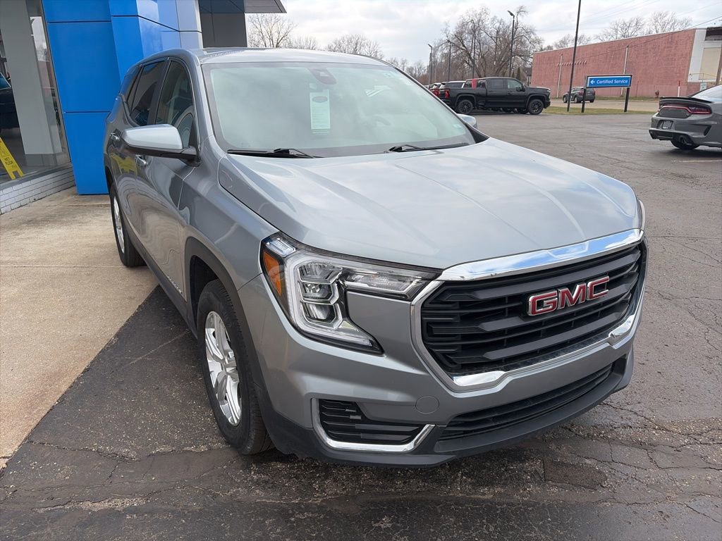 Used 2024 GMC Terrain SLE image 5