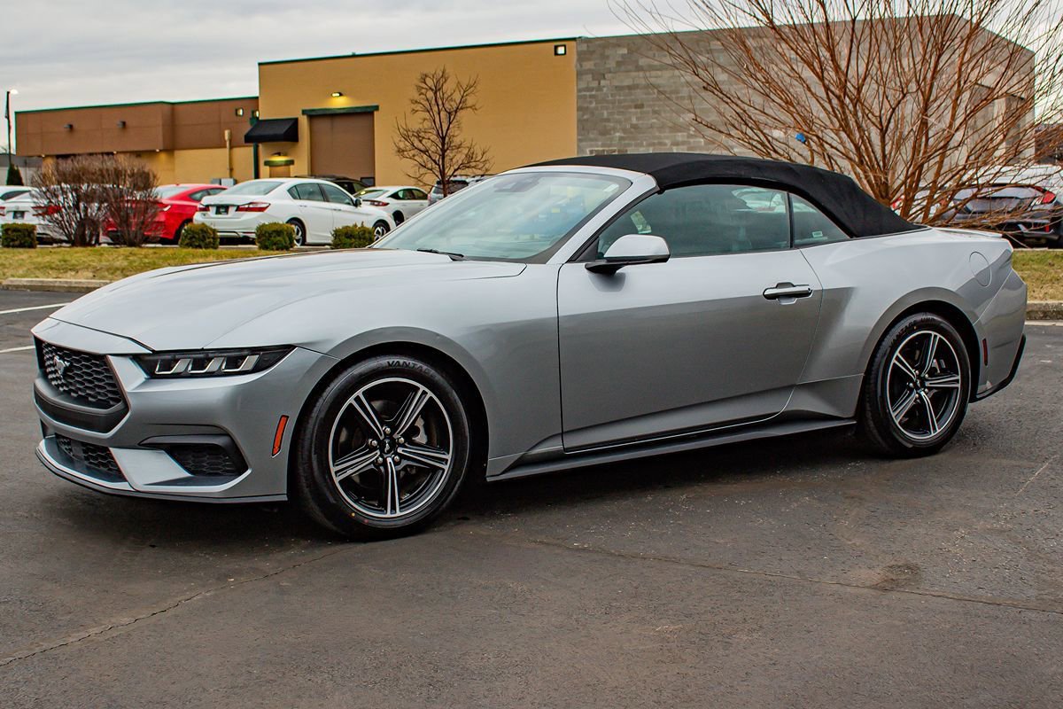 Used 2024 Ford Mustang Premium RWD image 4
