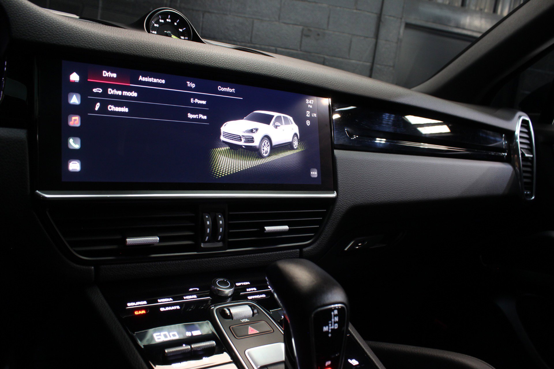 Used 2022 Porsche Cayenne E-Hybrid w/ Premium Package image 49