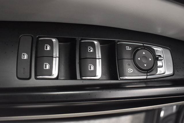 Used 2024 Kia Carnival LX FWD image 17