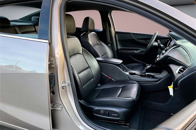 Used 2023 Chevrolet Malibu LT image 28