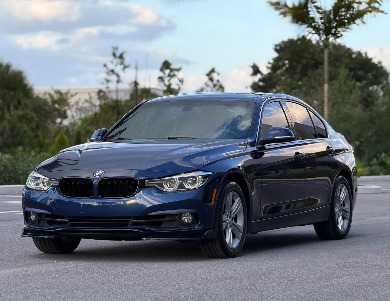 Used 2018 BMW 330i xDrive Sedan AWD/4WD image 2