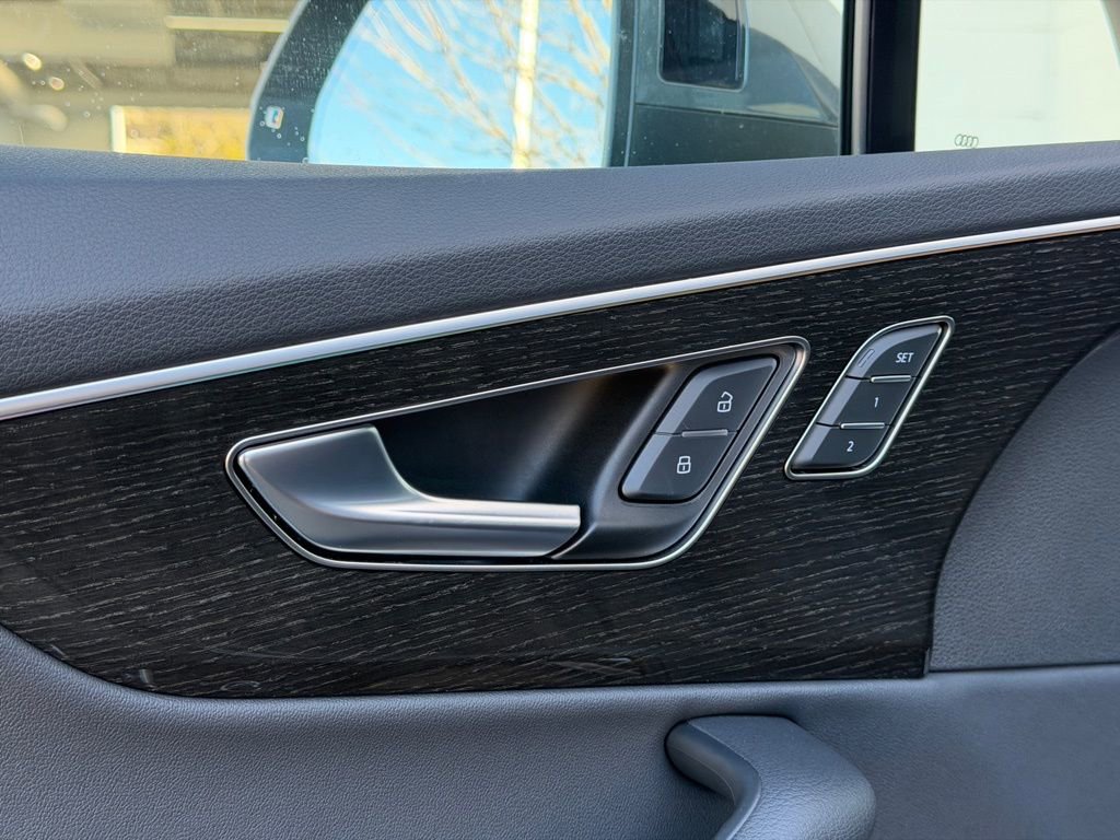 Used 2025 Audi Q7 2.0T Premium w/ Convenience Plus Package image 26