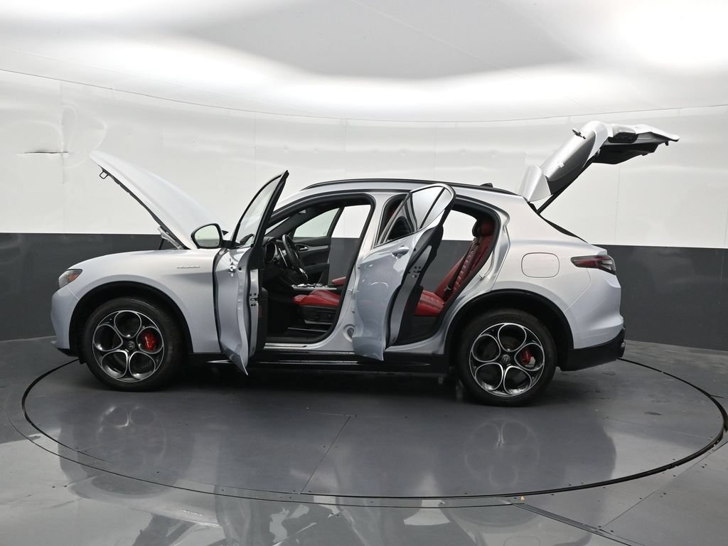 Used 2025 Alfa Romeo Stelvio Sprint w/ Veloce Package AWD/4WD image 33