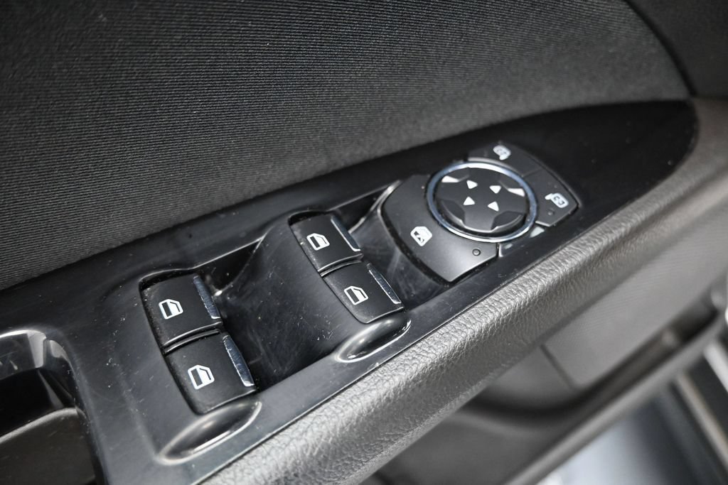 Used 2016 Ford Fusion SE FWD image 11
