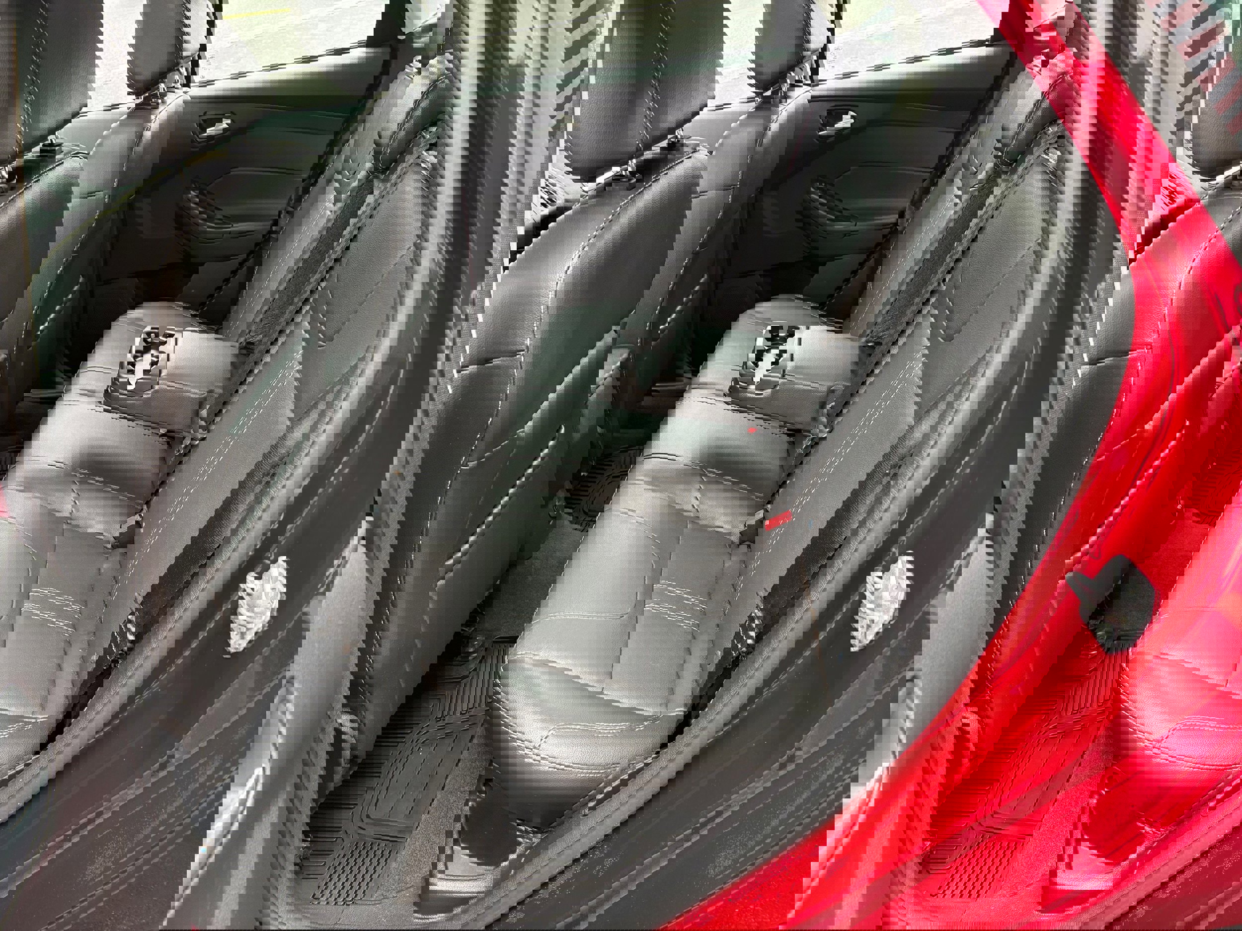 Used 2014 Ford Focus SE w/ Equipment Group 201A image 12