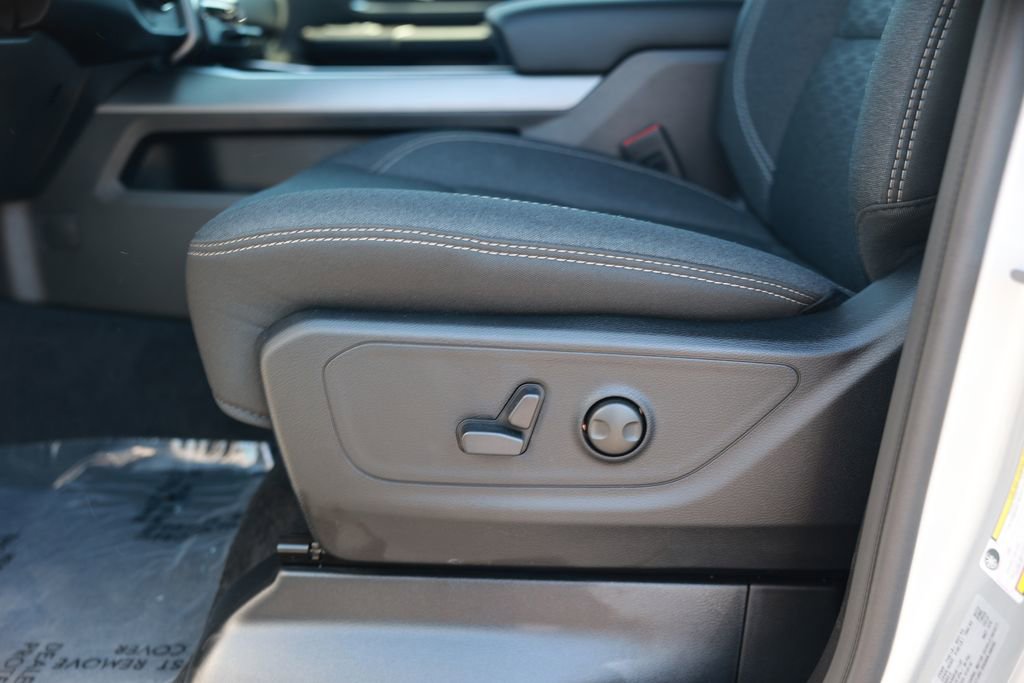 New 2026 RAM 1500 4x4 Crew Cab image 17