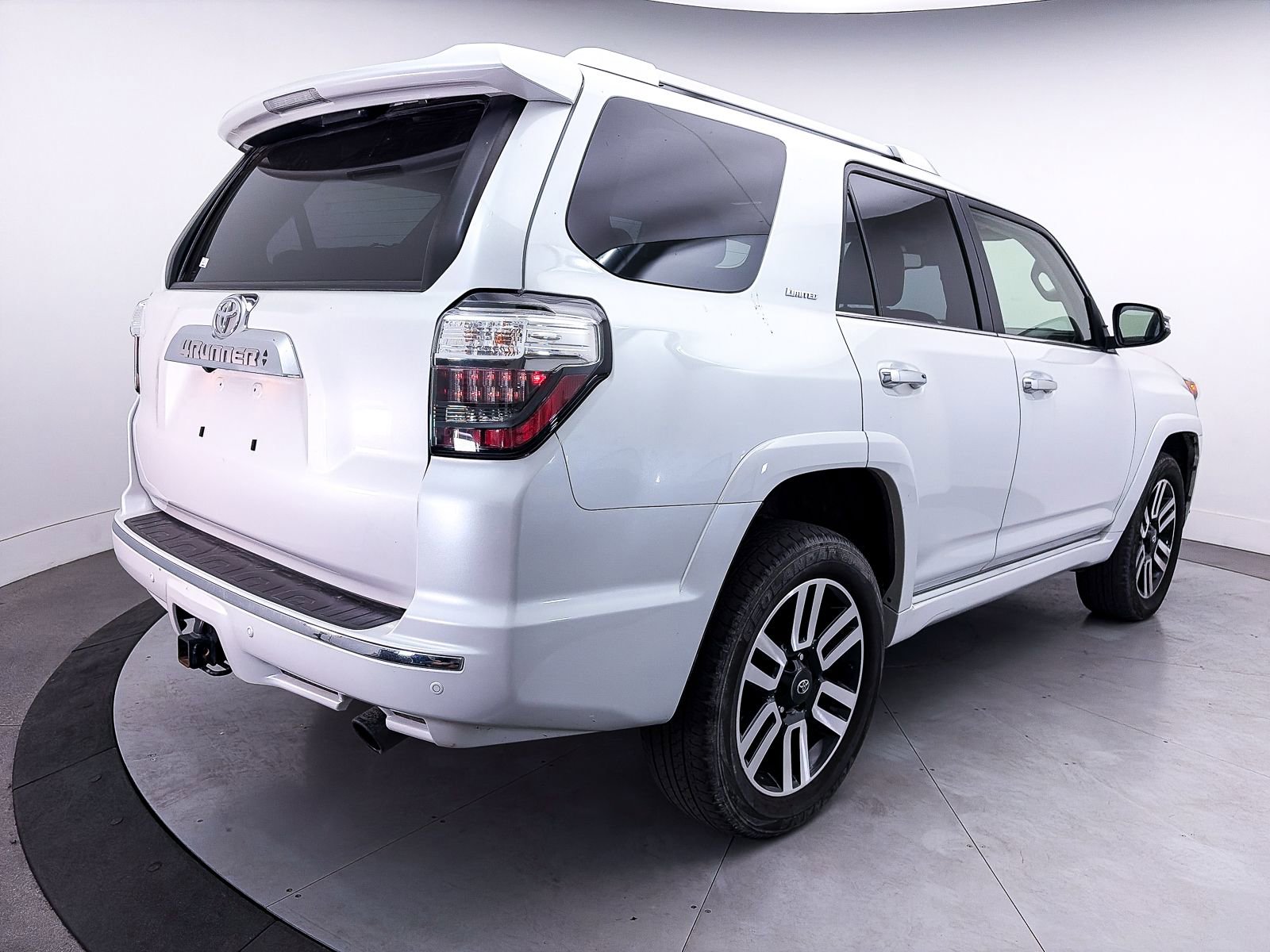 Used 2024 Toyota 4Runner Limited AWD/4WD image 17