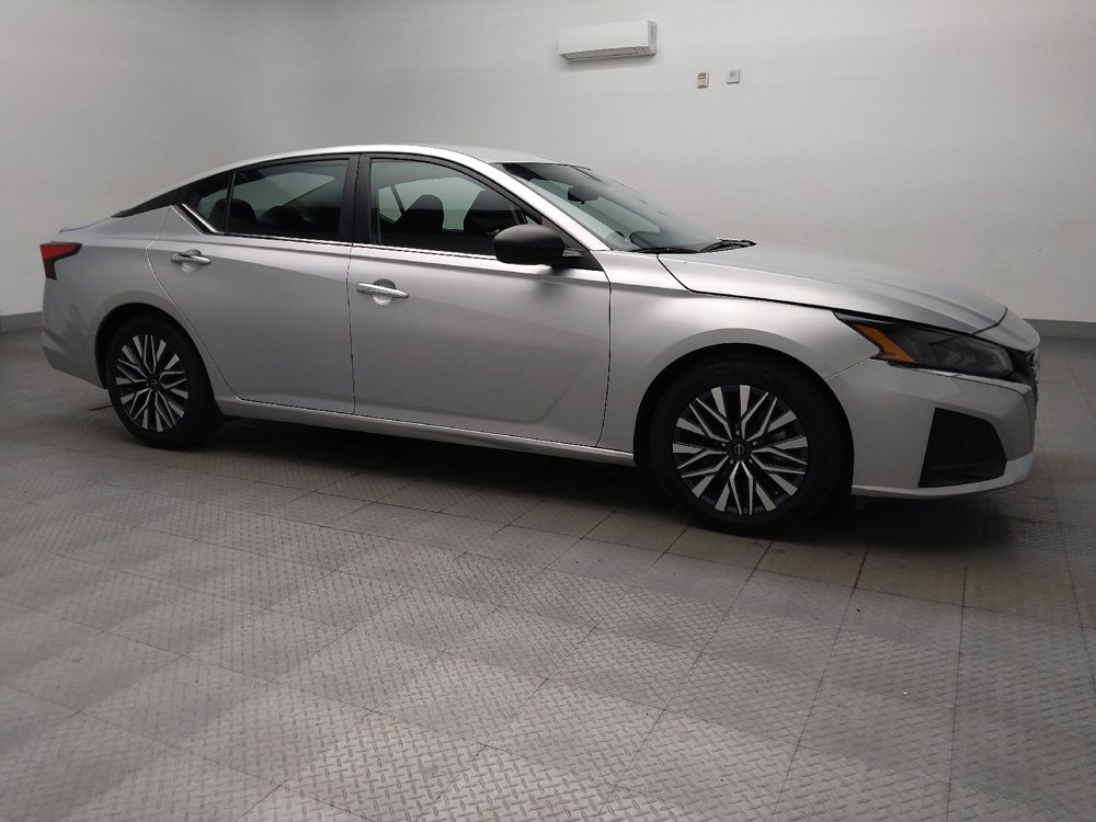 Used 2024 Nissan Altima 2.5 SV image 11