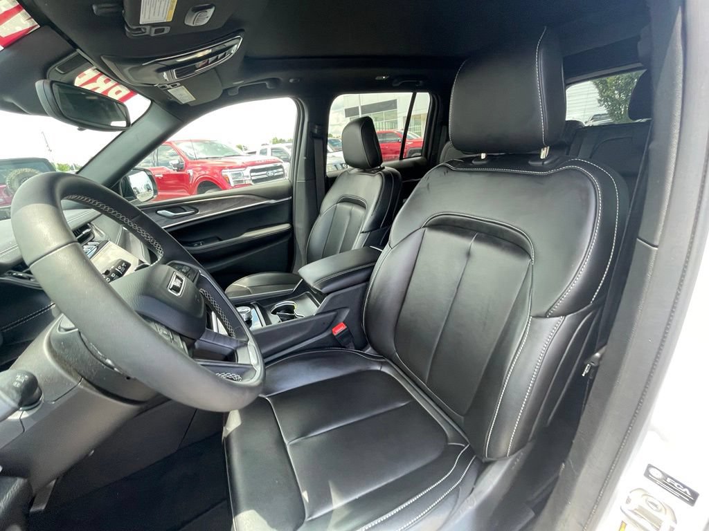 Used 2024 Jeep Grand Cherokee Limited AWD/4WD image 21