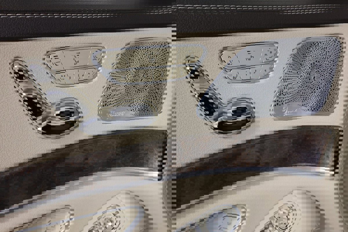 Used 2020 Mercedes-Benz S 560 4MATIC Sedan image 9