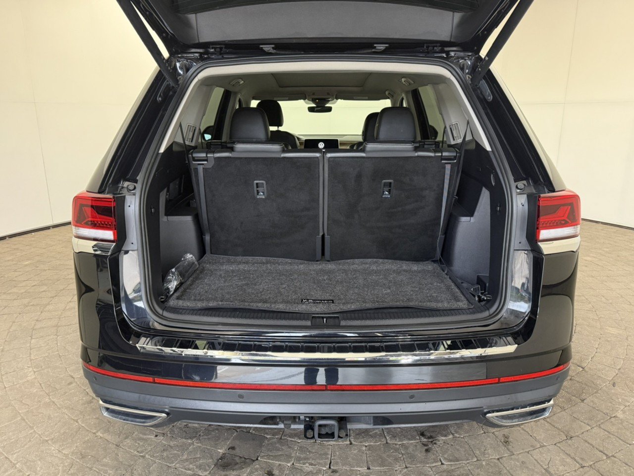Used 2024 Volkswagen Atlas SE AWD/4WD image 7
