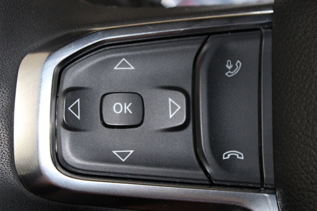 Used 2025 RAM 1500 Laramie AWD/4WD image 33