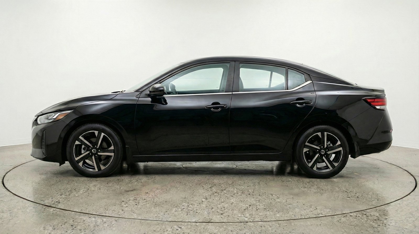 Used 2025 Nissan Sentra SV image 4