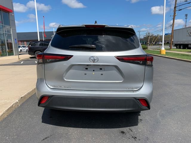 Used 2025 Toyota Highlander LE AWD/4WD video 4