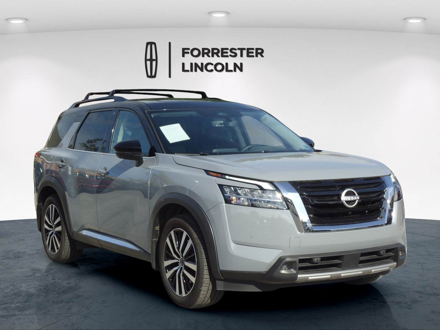 Used 2023 Nissan Pathfinder Platinum AWD/4WD image 1