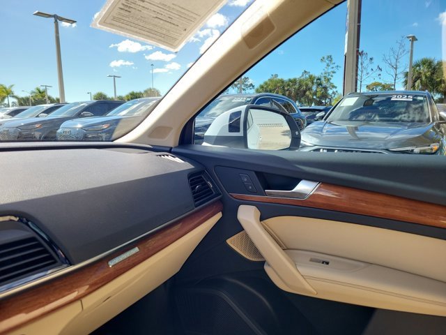 Used 2021 Audi Q5 Prestige w/ Prestige Package image 29
