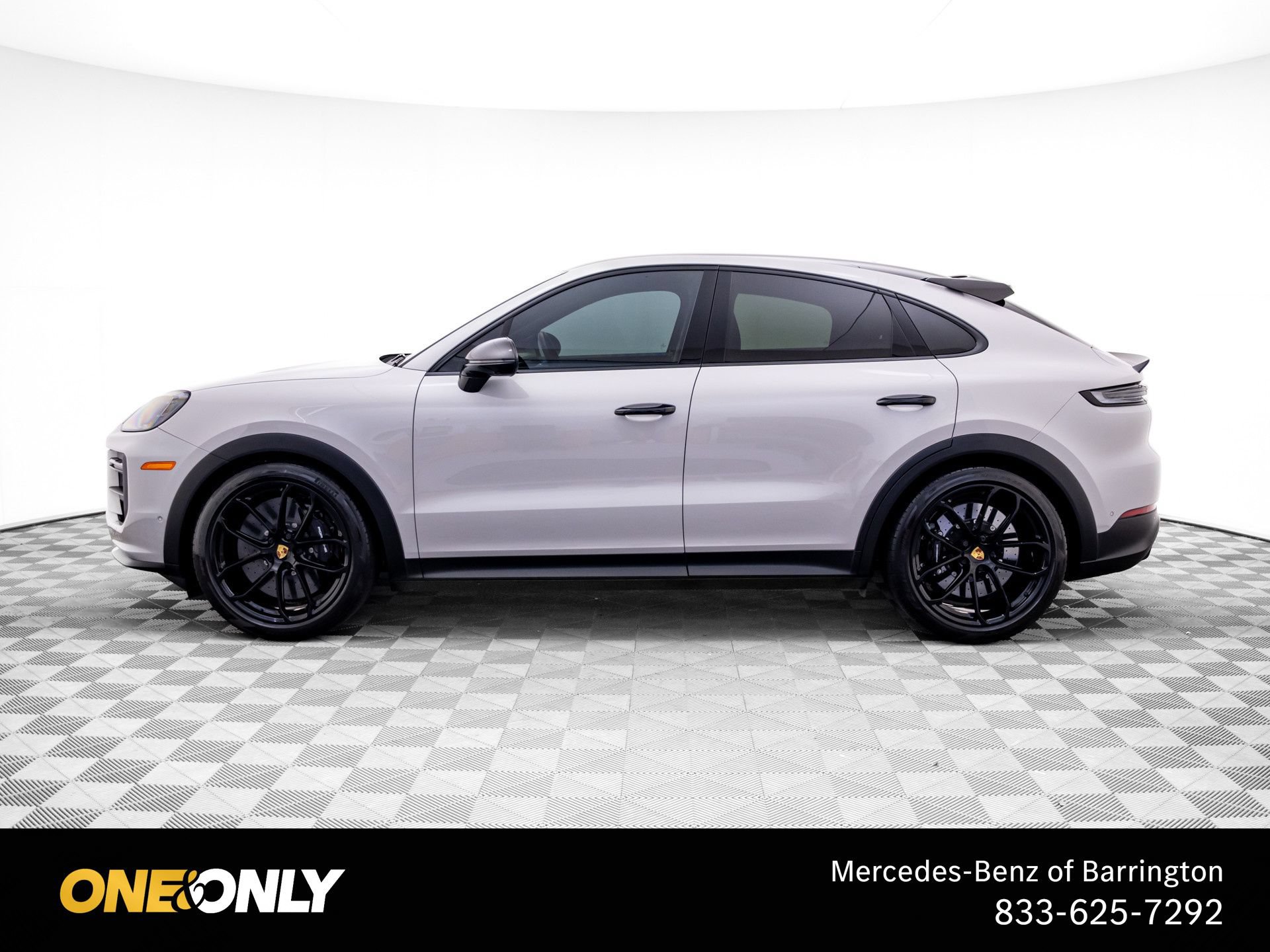Used 2024 Porsche Cayenne Turbo GT AWD/4WD image 2