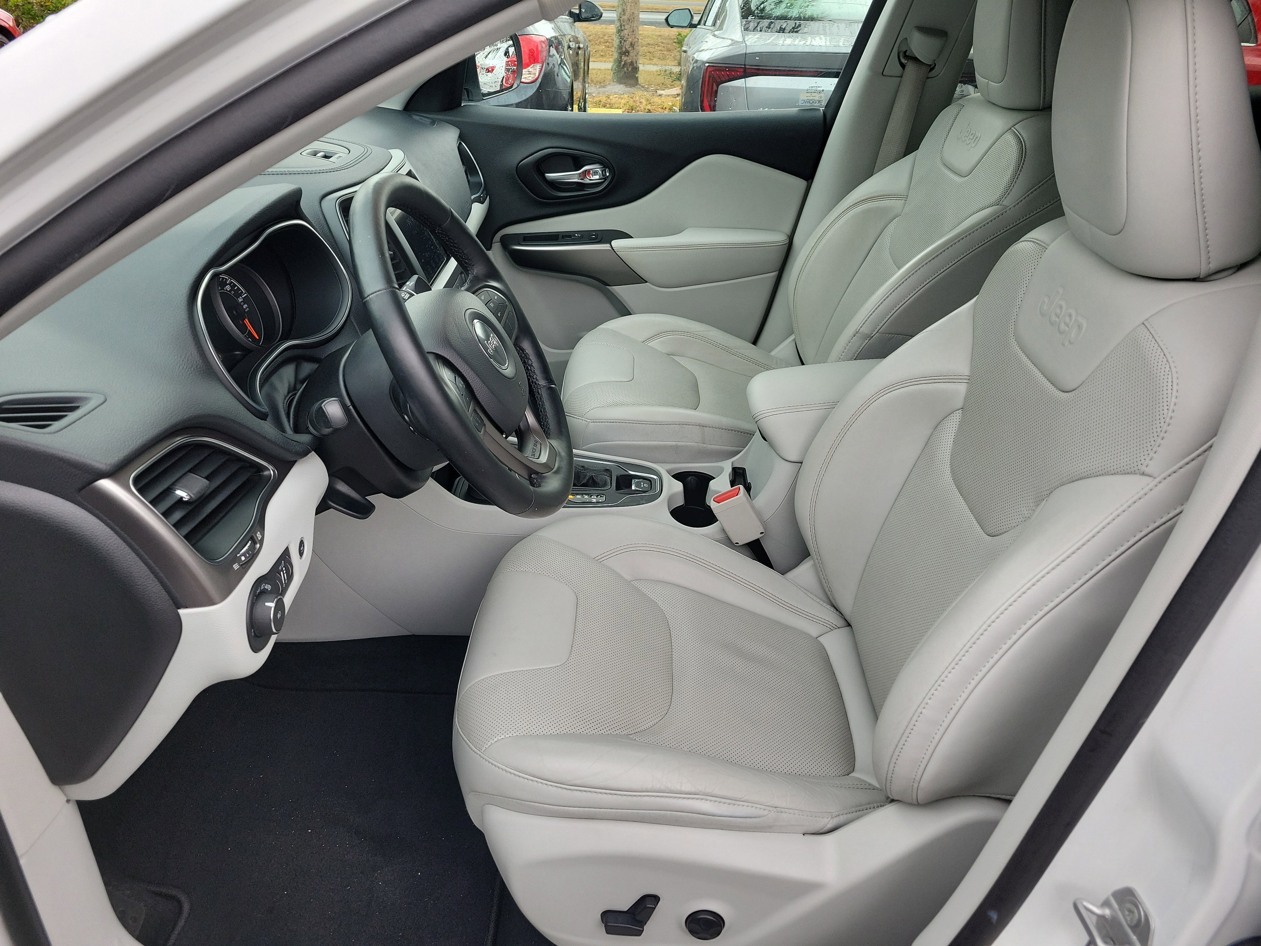 Used 2021 Jeep Cherokee Latitude Lux w/ Sun & Sound Group image 23