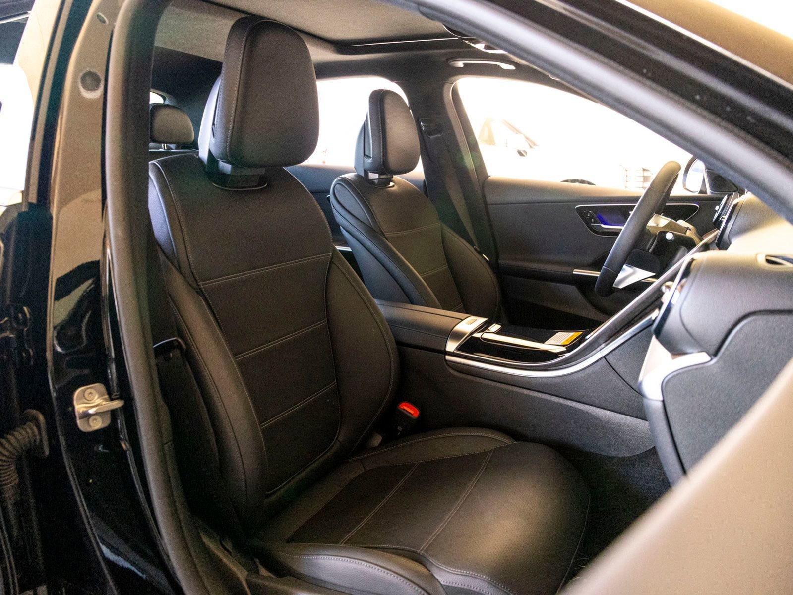 Used 2025 Mercedes-Benz C 300 Sedan image 24