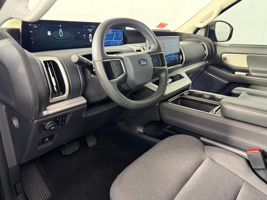 Used 2025 Ford Expedition Active AWD/4WD image 14