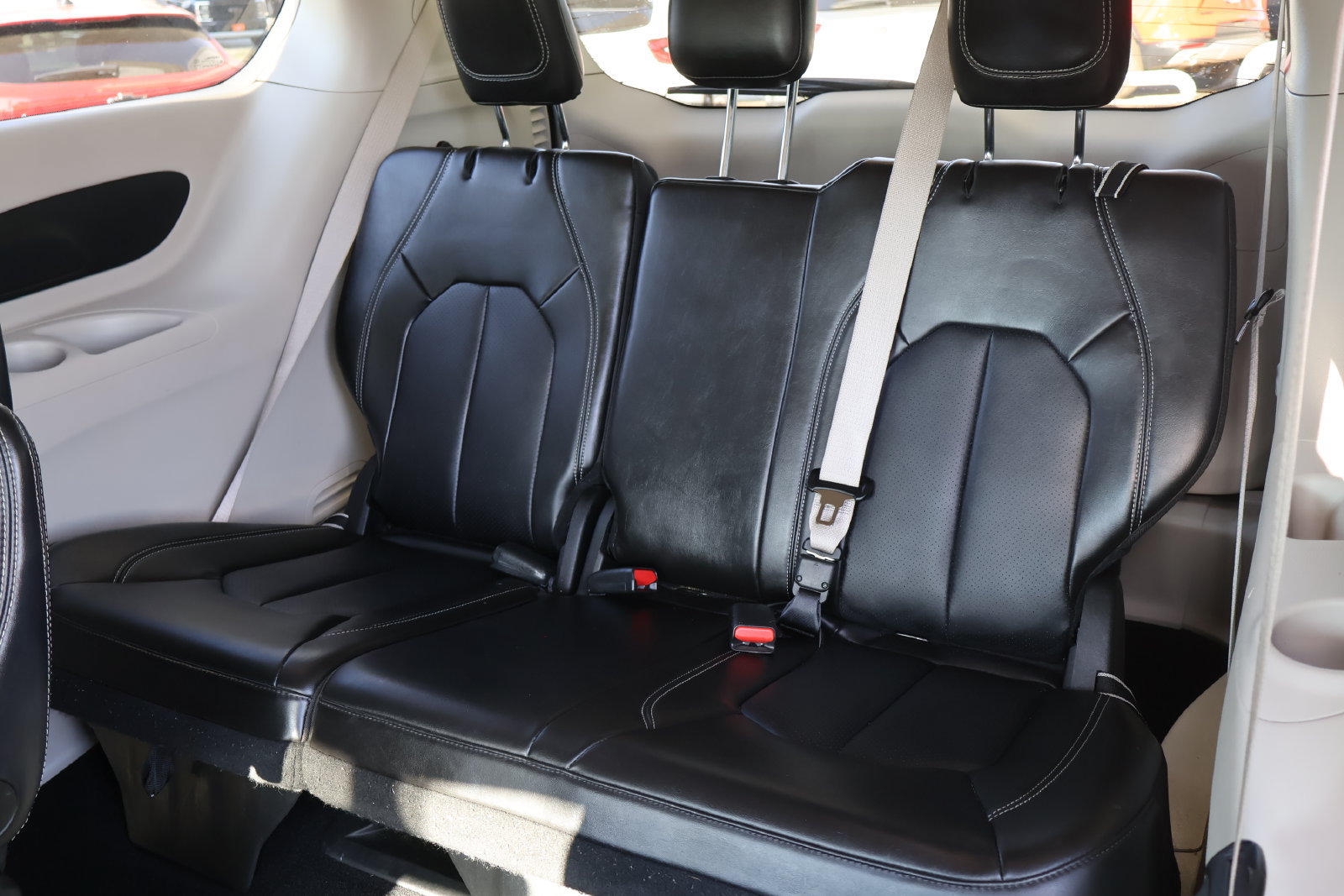 Used 2024 Chrysler Pacifica Touring-L FWD image 12
