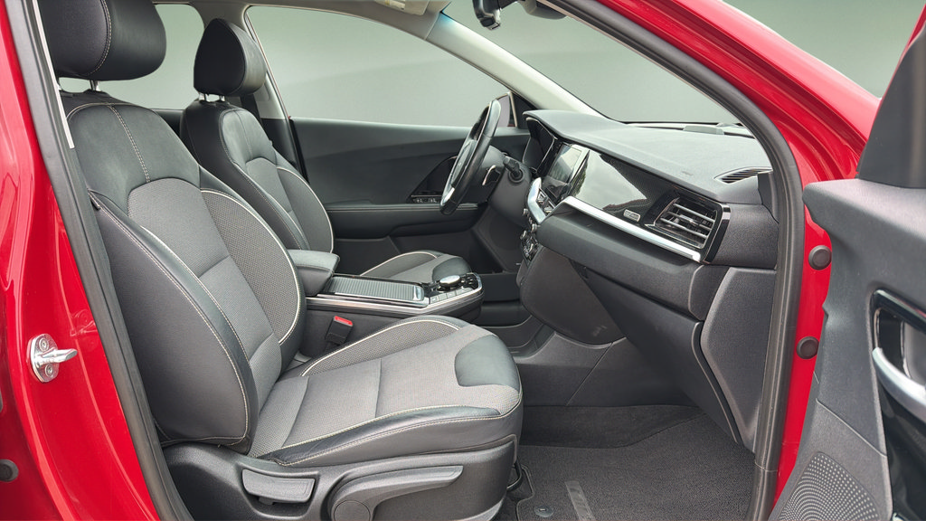 Used 2022 Kia Niro EX w/ Cold Weather Package FWD image 11