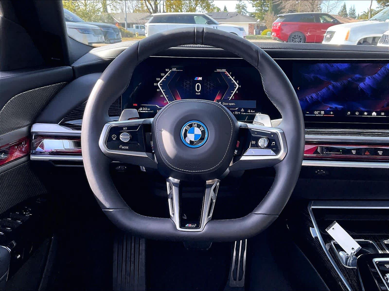 Used 2025 BMW 750e xDrive AWD/4WD image 5