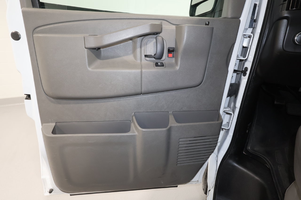 Certified 2025 GMC Savana 3500 LT w/ LT Preferred Equipment Group RWD image 15