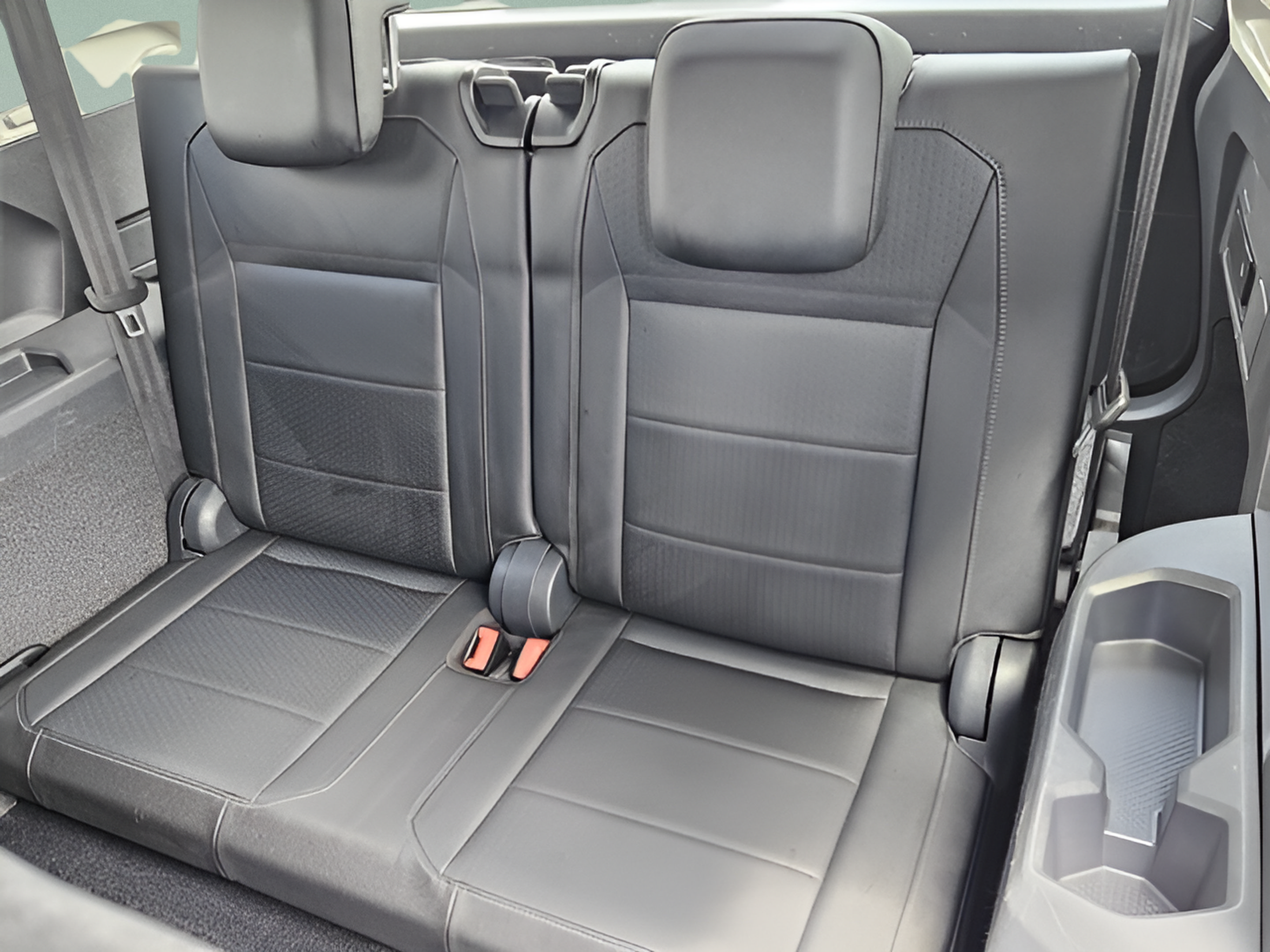 Used 2018 Volkswagen Tiguan S FWD image 9