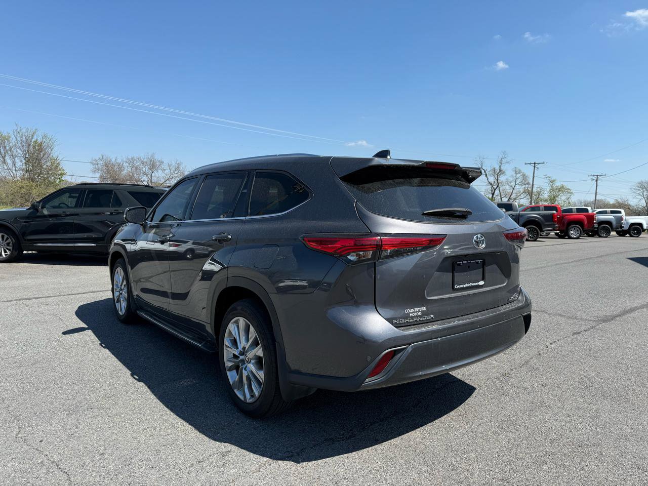 Used 2021 Toyota Highlander Limited FWD image 4