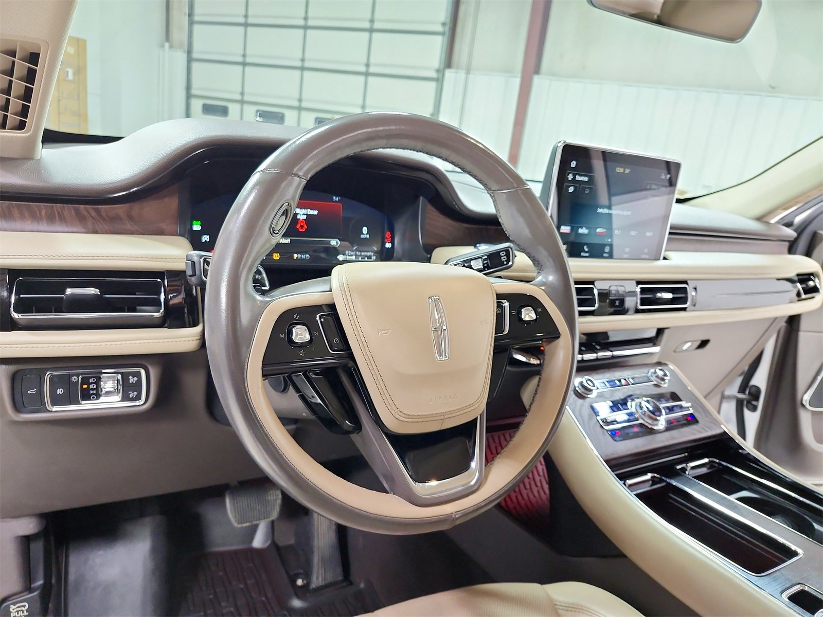 Used 2020 Lincoln Aviator Reserve image 18