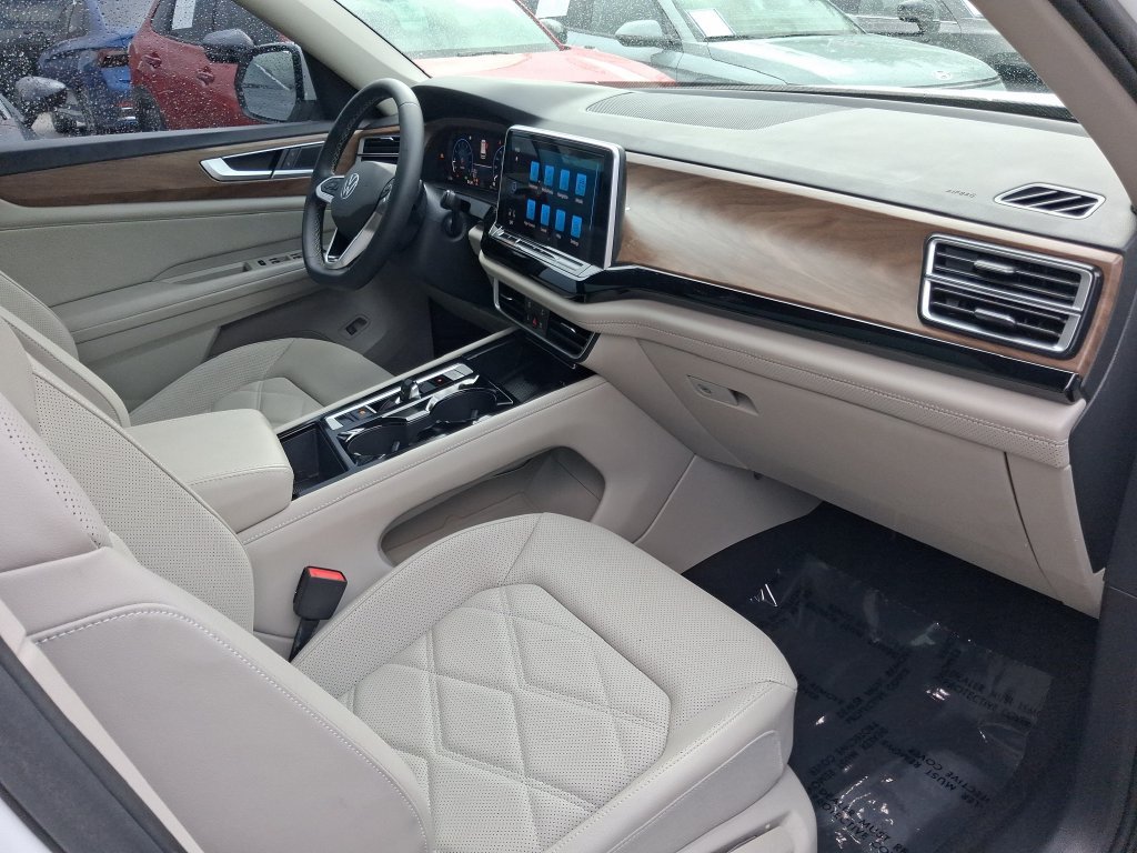 Used 2024 Volkswagen Atlas SE w/ Panoramic Sunroof Package FWD image 27