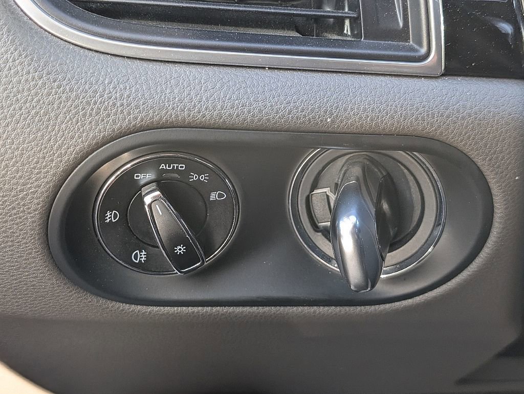 Used 2017 Porsche Macan AWD/4WD image 6