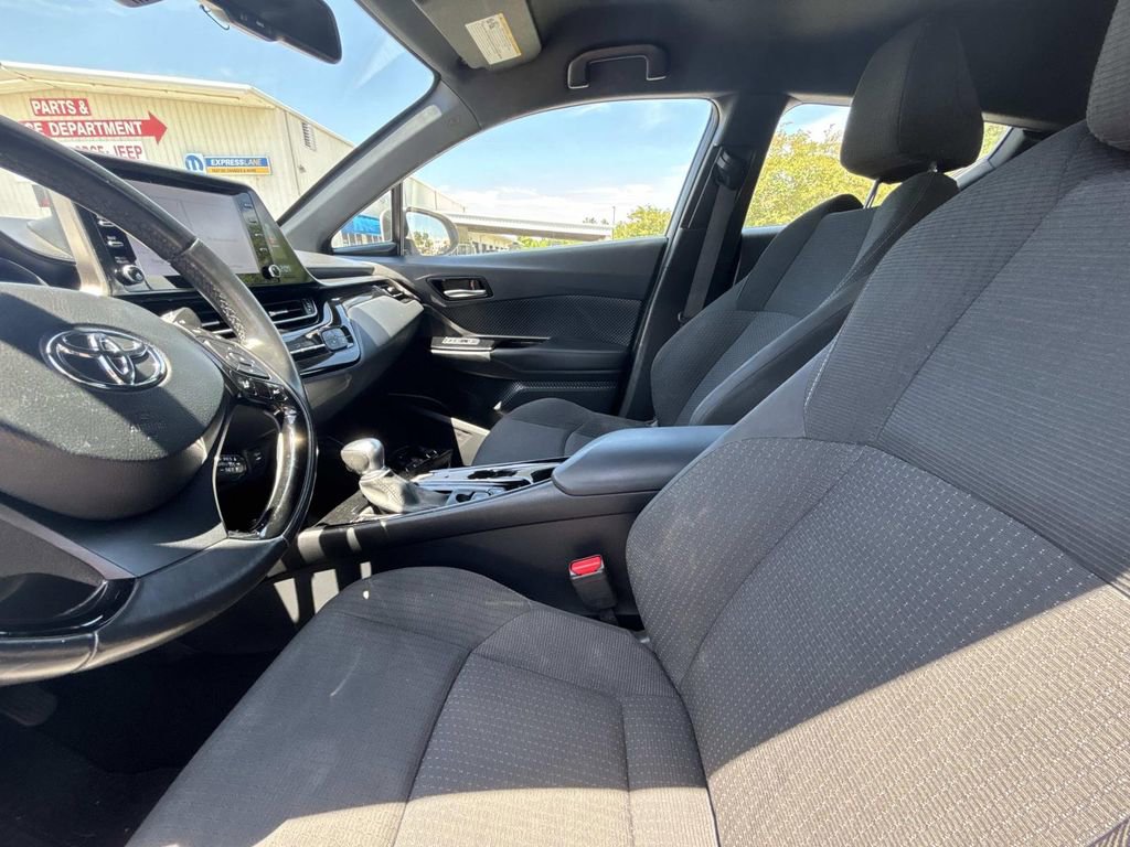 Used 2019 Toyota C-HR XLE FWD image 10
