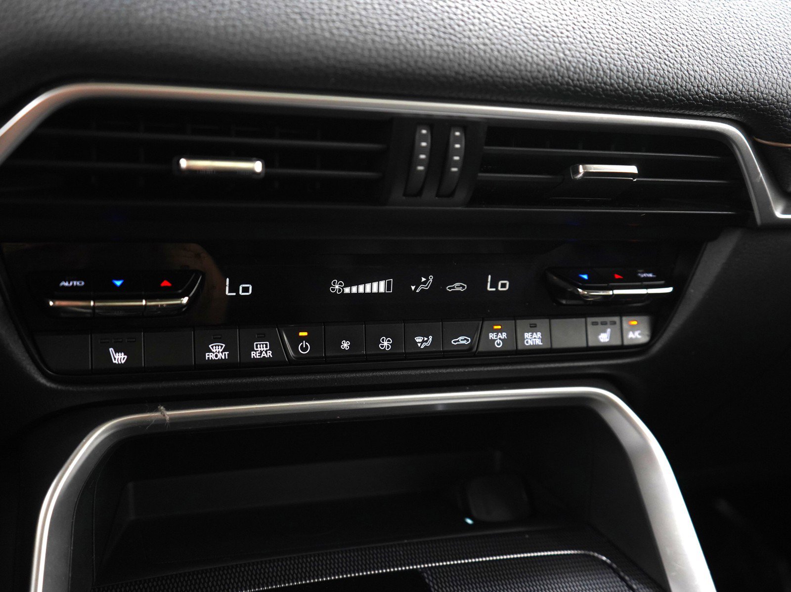 Used 2024 MAZDA CX-90 Plug-In Hybrid w/ Premium Pkg image 24