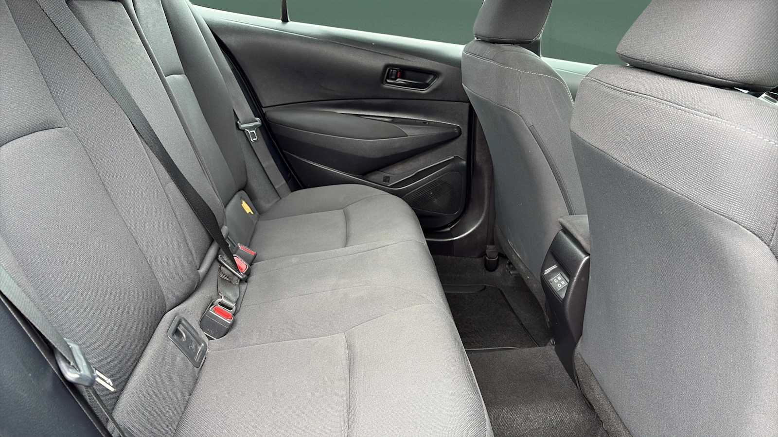 Used 2025 Toyota Corolla LE FWD image 12